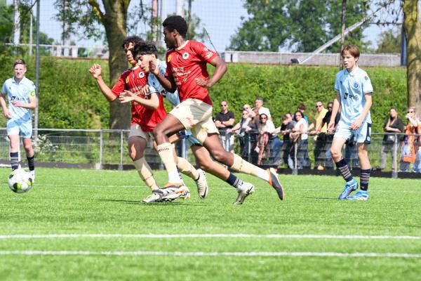 JB_ Reinier vd Kwast BVO voetbaltoernooi AZC Zutphen 9-5-2024_1324